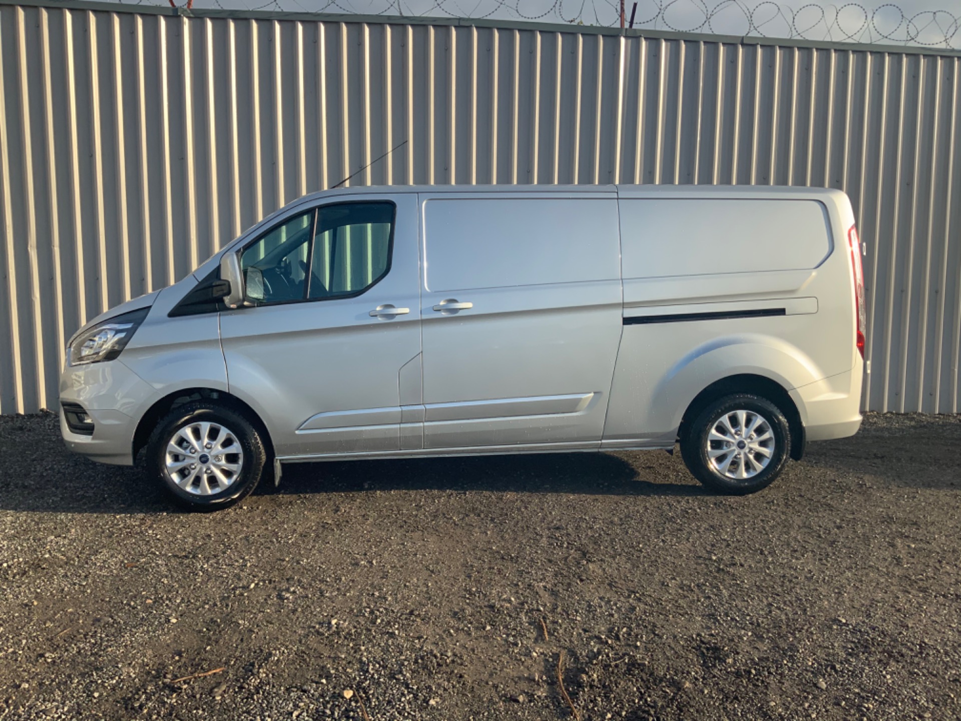 Used FORD TRANSIT CUSTOM 300 L2H1 LIMITED 2.0 ECOBLUE ** AUTO ** EURO 6 ...