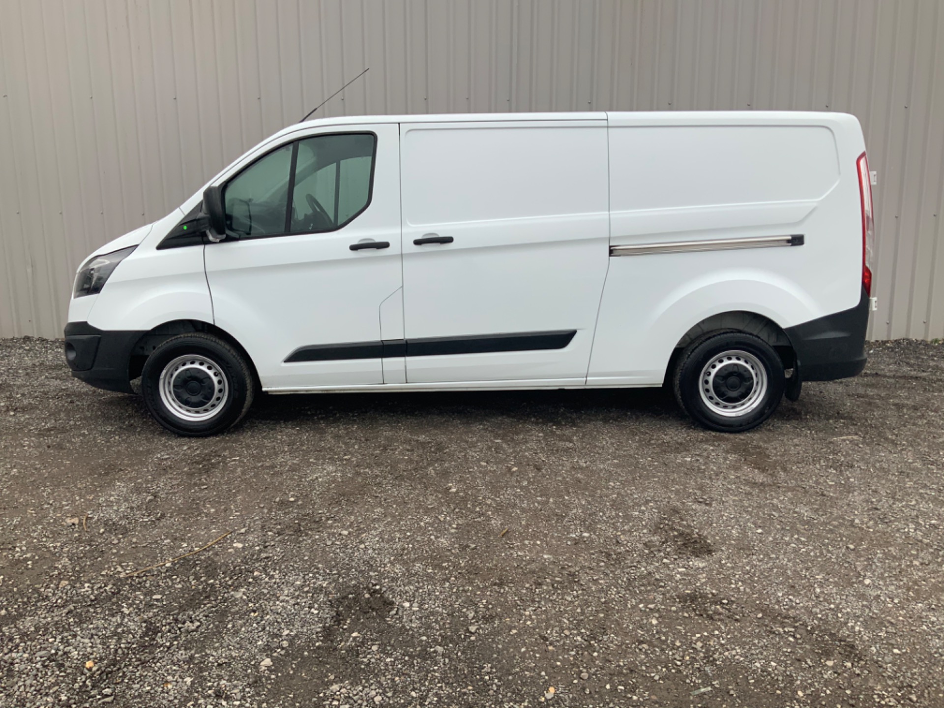 Used FORD TRANSIT CUSTOM 290 L2 H1 LWB 2.2 TDCI PANEL VAN, WHITE, 2.0 ...