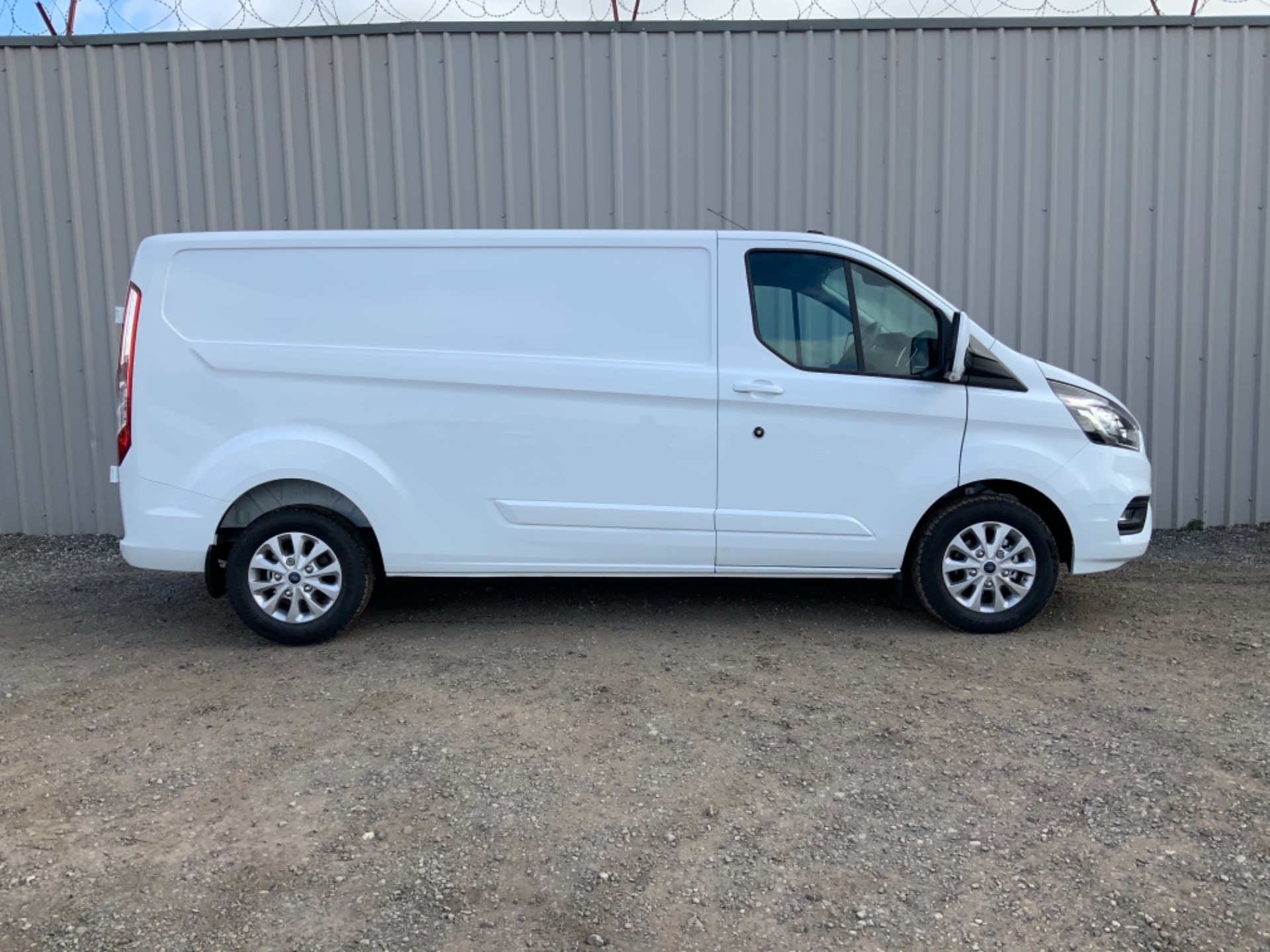 Used FORD TRANSIT CUSTOM 300 L2 2.0 130 LWB LIMITED ** EURO 6 **, WHITE ...